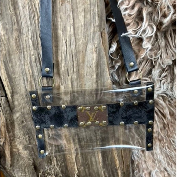 Brand New With Tags Keep It Gypsy Lv Stadium Crossbody Bag With Black Leather